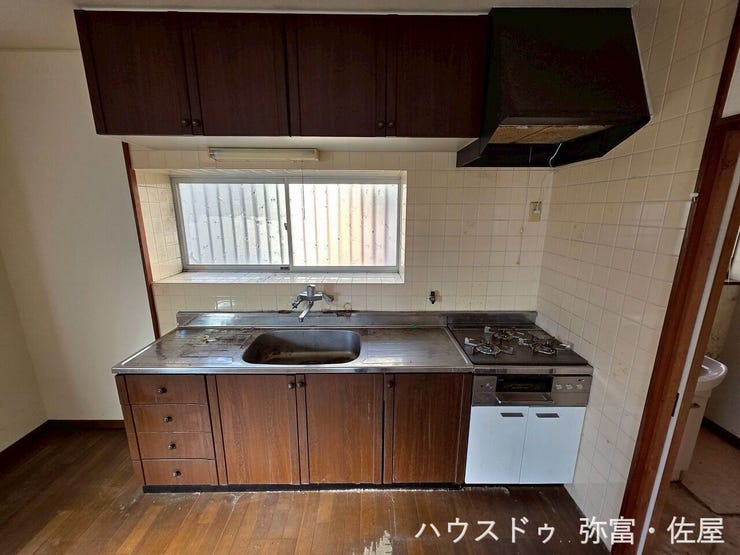 収納付のキッチン!!小物から背の高いものまで、すっきり、たっぷり収納できます♪