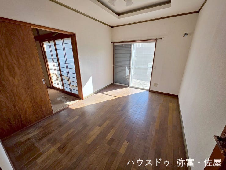 1階洋室は明るい日差しが差し込みます!