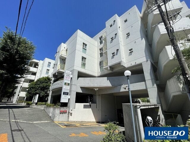 【外観】
遠藤剛生建築設計事務所によるデザイン性の高いマンションです!