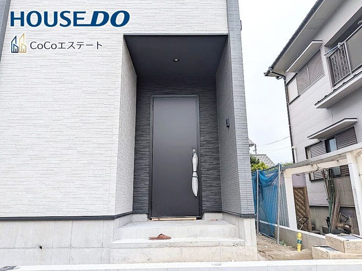 □■玄関■□
雨除けに便利な屋根付き!