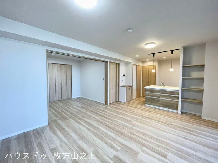 広々としたLDK。家具の配置がしやすく、暮らしをイメージしやすい空間です。