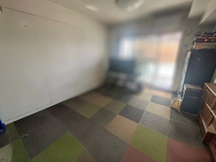 窓を開ければ気持ちの良い風が入り、日当たりもいいリビングです◎