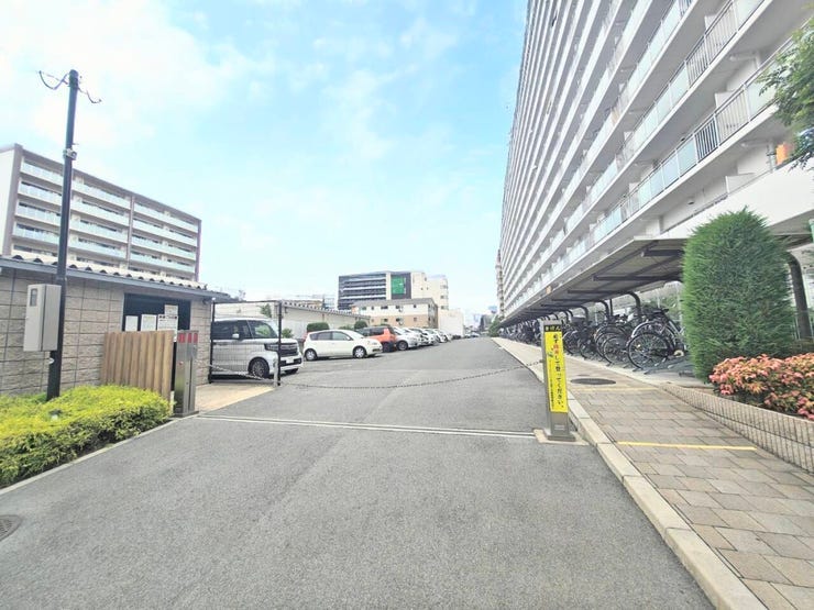 ゆとりある平面駐車場◎