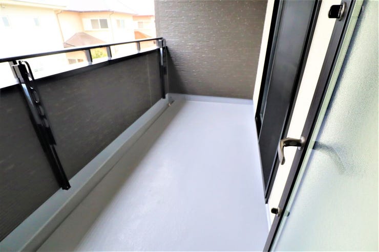 バルコニー 同仕様
急な雨にも安心なインナーバルコニー!