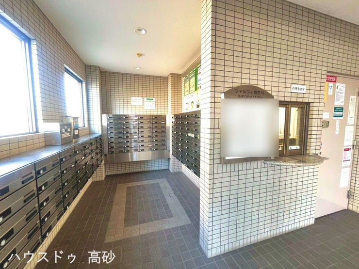 「暗い場所のポストはちょっと怖い…」そんな方におすすめしたい、光あふれる安心のエントランスです(撮影日:2026.710)