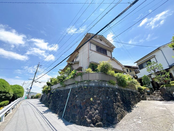 スーパーやコンビニなど生活利便施設が充実した立地です。