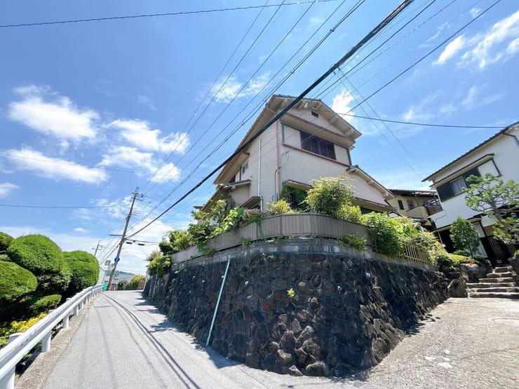 住宅地のため周辺は車の通行量も少なく、通期・登園・通学・ショッピングなど日々の往来も快適です。