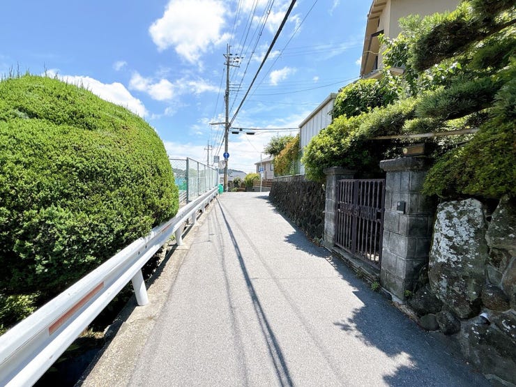 道路と敷地の高低差が少ない立地です◎