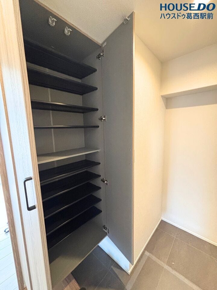 収納豊富な玄関収納付き