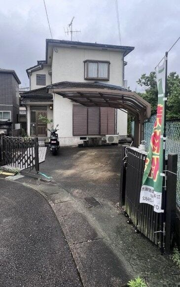 【外観】
駐車スペース1台分あり