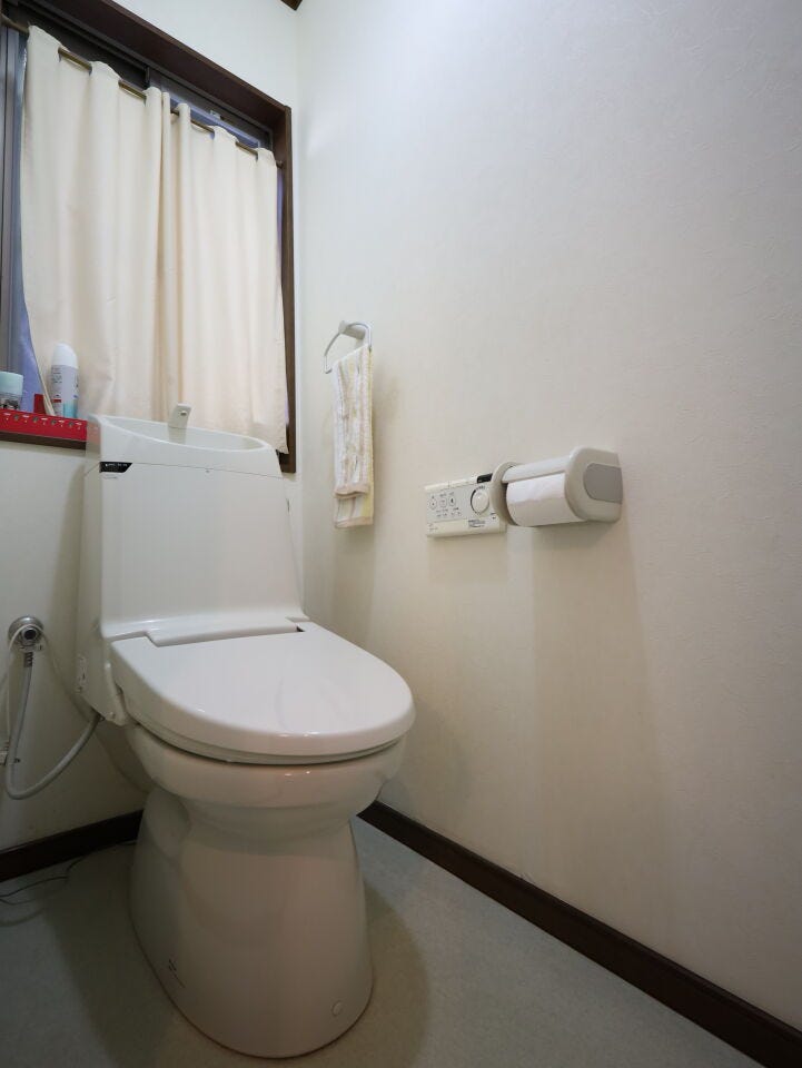 トイレを2箇所に設け、温水洗浄便座も備えた清潔で心地よい空間が整っています。