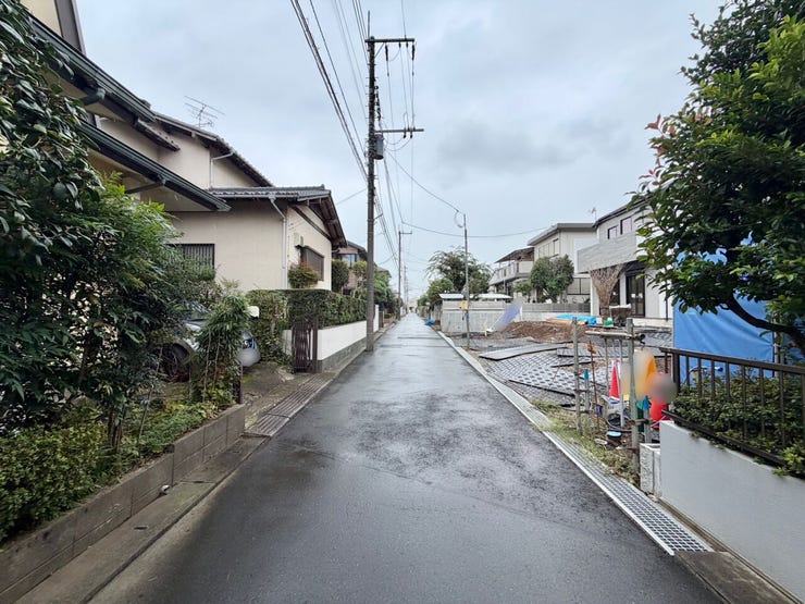 生活する上で必要な施設(保育園、小中学校、スーパー等々)が全てそろっているといっても過言ではないくらい、暮らしやすい環境となっております!