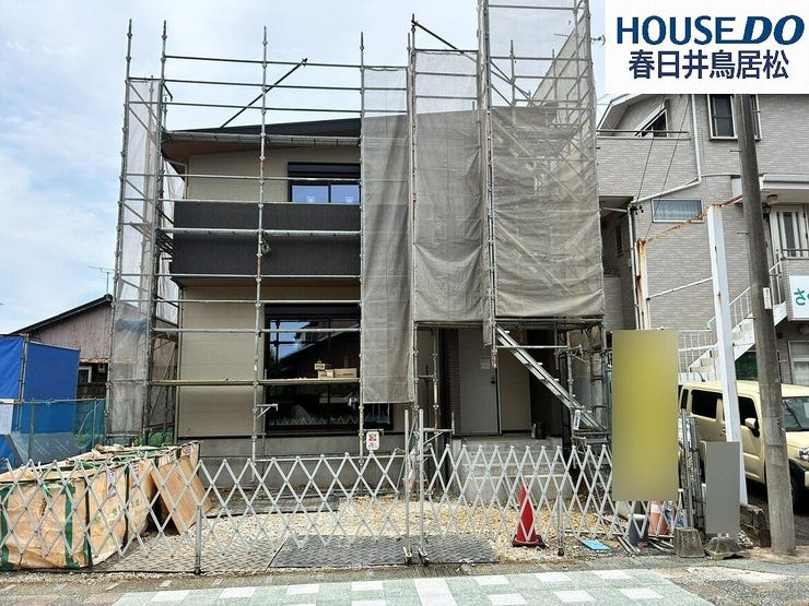 【外観】
◇7月12日撮影 外観写真◇
篠木町4丁目の閑静な住宅街に限定1棟で新築戸建ての登場です!小学校・中学校まで徒歩10分圏内なので、小さなお子様の通学も安心できる距離♪子育て世帯にもおすすめです♪