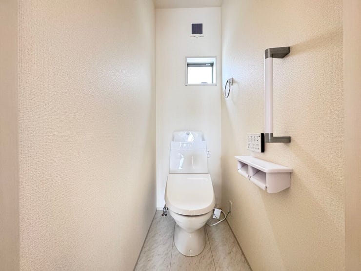 各階、温水シャワー付きトイレ完備♪