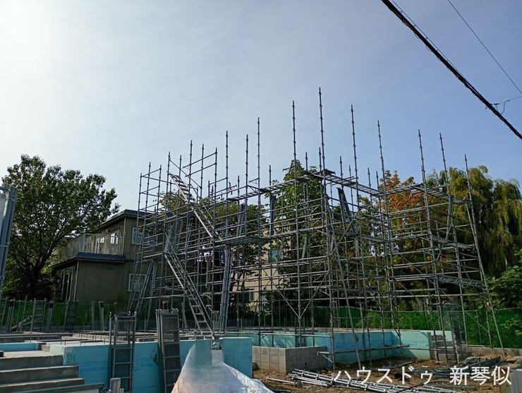 2号棟隣の1号棟足場掛け(9月5日)