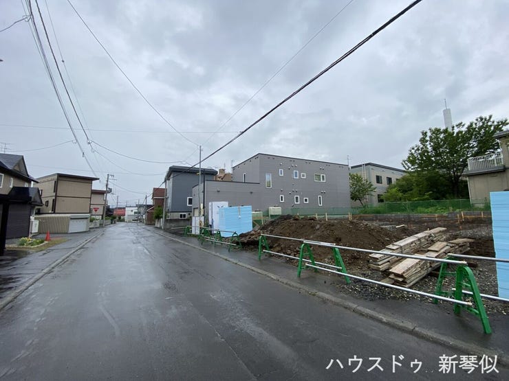 前面道路南側方面です
