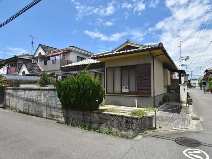 外観を南東側より撮影
