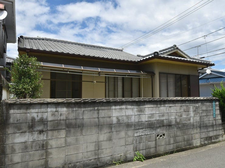 外観を南西側より撮影