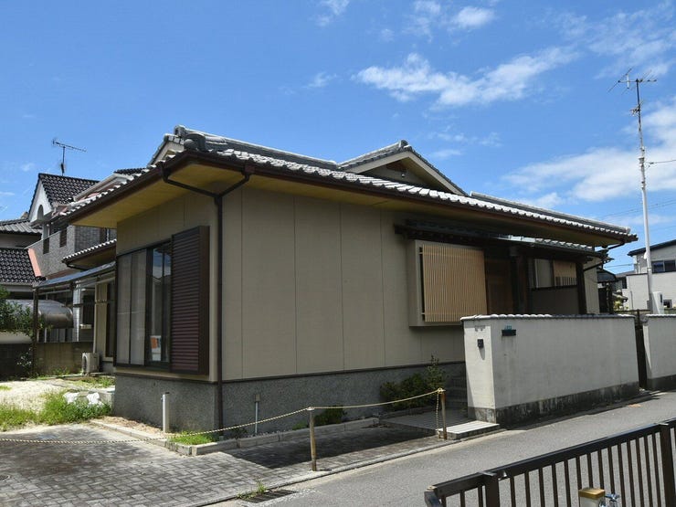 外観を南東側より撮影