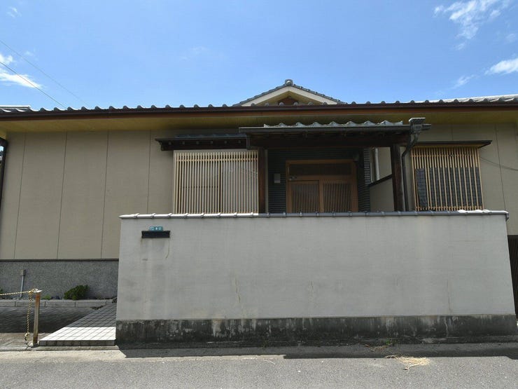 外観を東側より撮影
