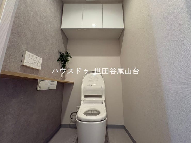 独立性を確保したトイレレイアウト。生活動線にも配慮し、毎日の暮らしを快適にサポートします。