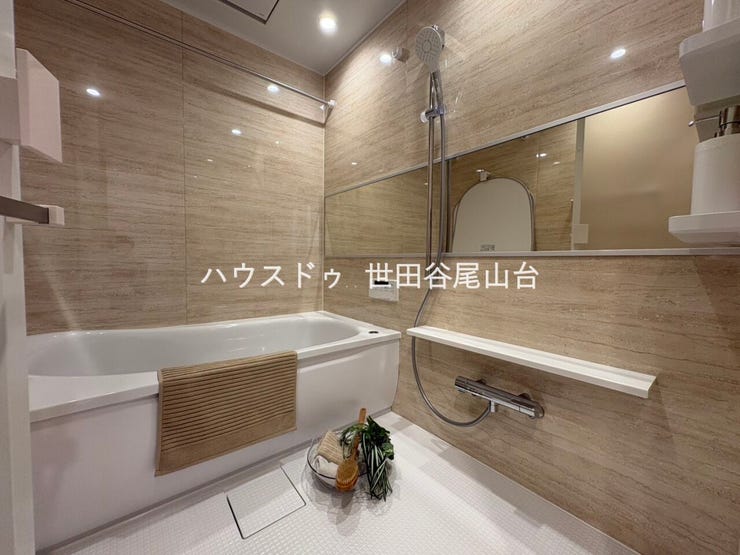 洗面室に隣接した浴室は、入浴や身支度がスムーズ。毎日の暮らしを快適に支える使い勝手の良い空間です。