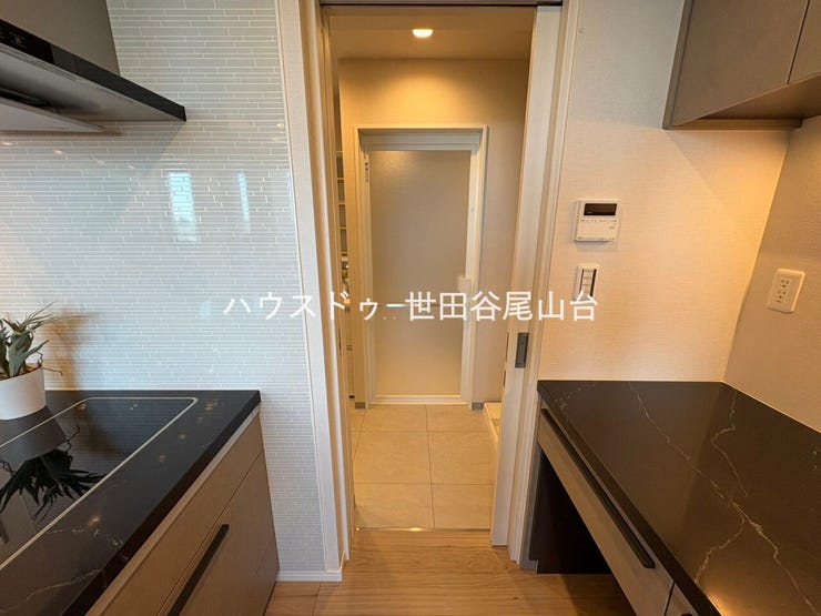 洗面所はキッチンと直結した構造になっています。