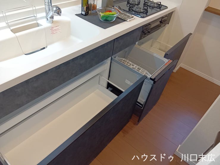 家事の負担を軽減するビルトインタイプの食器洗い乾燥機を標準装備。食後の片付けをスムーズにし、ご家族でゆっくりと過ごす時間を創出します。