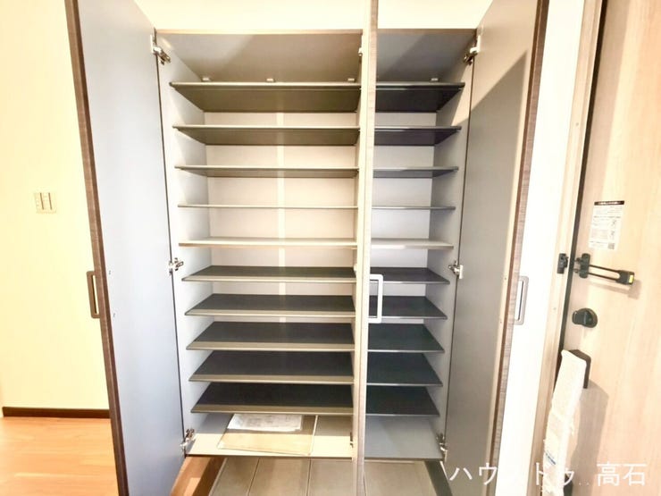 十分な靴収納を備えた玄関で、すっきりとした美しい空間を維持できる設計です。