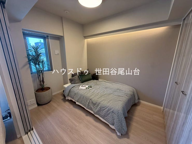 洋室は落ち着いた雰囲気の主寝室。ウォークインクローゼット付きで室内を広々と使えます。