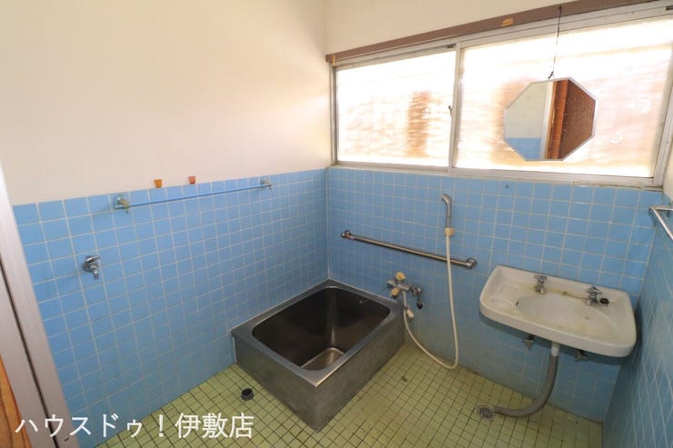 伊集院町下谷口 中古戸建 【浴室】
南日本ハウスにて無料でリフォーム見積もり致します。ワンストップサービスで物件の購入からリフォーム工事まで弊社にお任せ下さい