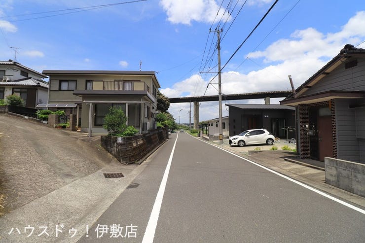 伊集院町下谷口 中古戸建 【前面道路】
南西側前面道路、交通量少なめです