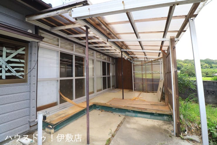 伊集院町下谷口 中古戸建 【サンルーフ】
広々としたサンルーフ付！天候に左右されずに洗濯物を干すことができます。