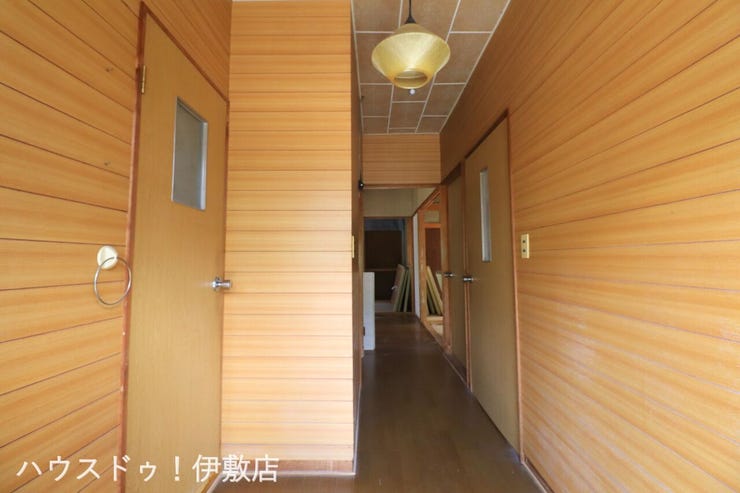 伊集院町下谷口 中古戸建 【玄関】
木のぬくもりが感じられる玄関