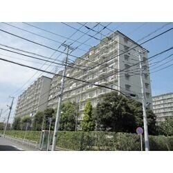 【外観】
新松戸駅徒歩14分♪小学校徒歩8分♪全居室収納&納戸Cあり♪独立型キッチン♪陽当たり・通風良好♪