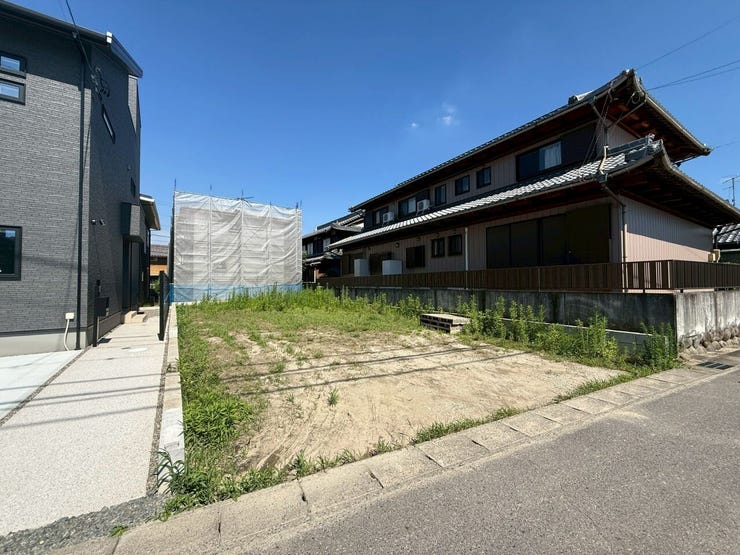 騒音や混雑が少ない閑静な住宅街は、家族連れや静かな暮らしを求める方におすすめです!
さらに当物件と同様の物件の見学が可能です!気になる方はお気軽にお問い合わせください♪