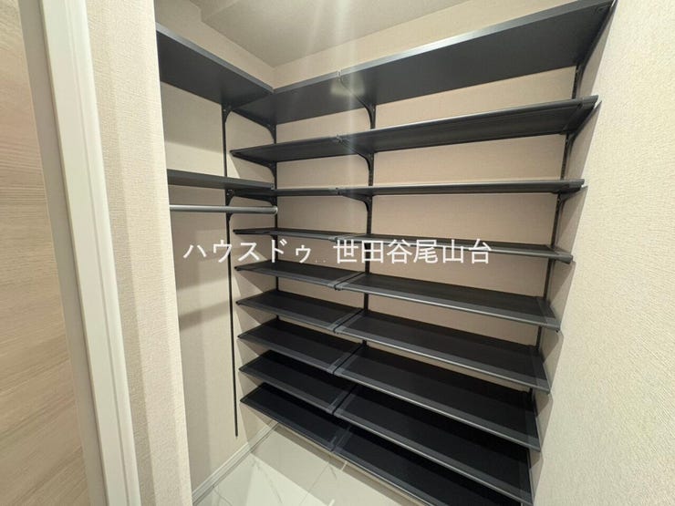 シューズインクローゼットは、靴やベビーカーなども収納しやすく、ゆとりあるエントランス空間を実現します。