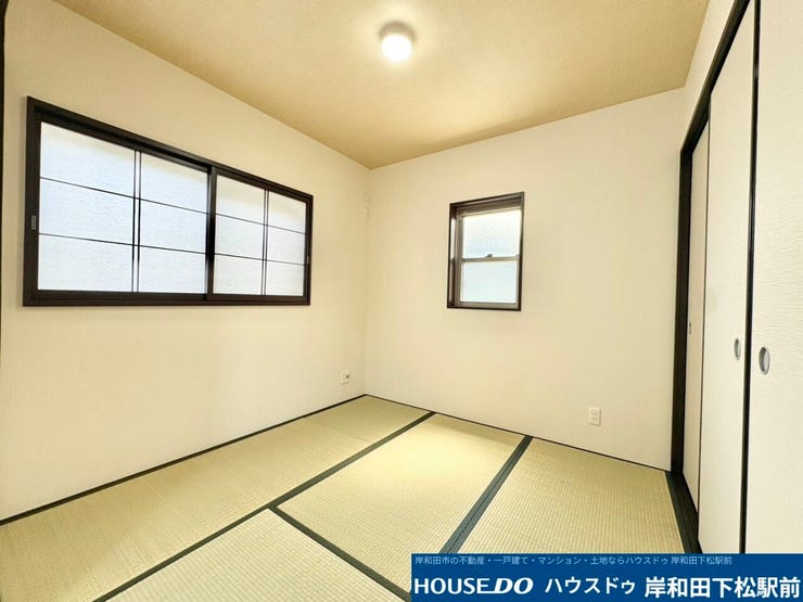 2階4.5帖和室。2面採光で明るい空間です♪