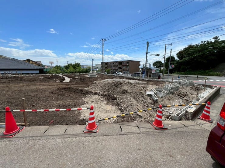 左側から見た外観。~建築中です~