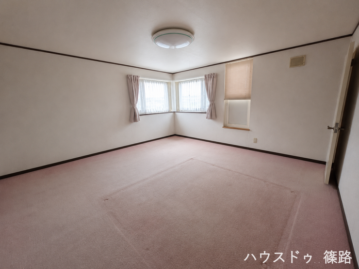 2階洋室14帖
※現地の撮影写真を基に、CG加工編集を施しております。そのため、実際の様子とは異なる場合がございますので、ご了承ください。
