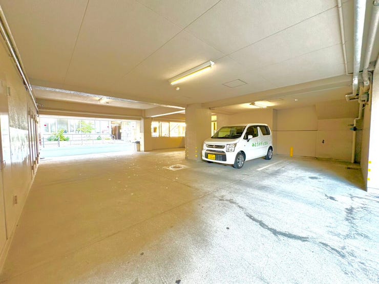 ・駐車場: