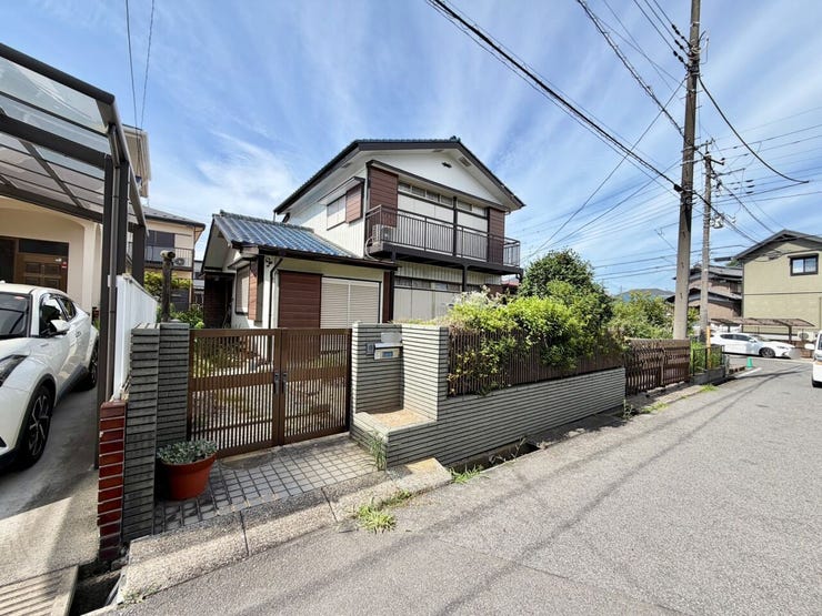 たっぷりの陽光と心地よい風が舞い込む住まいを想像させます♪