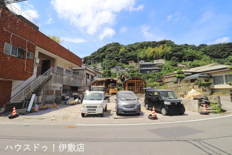 【外観】
【外観写真】
・敷地115坪と広々!住宅用や事業用など多様な使い方のできる土地