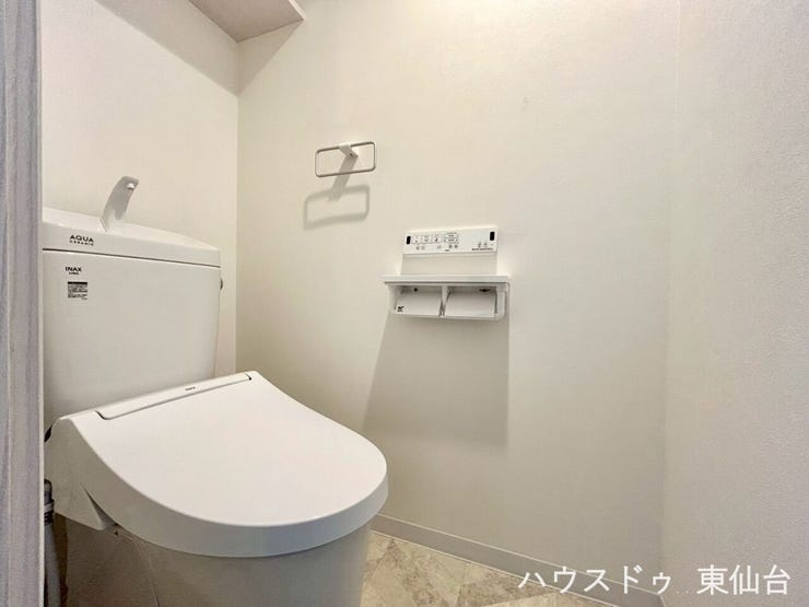 トイレはシンプルなデザインでお掃除もしやすそうです♪