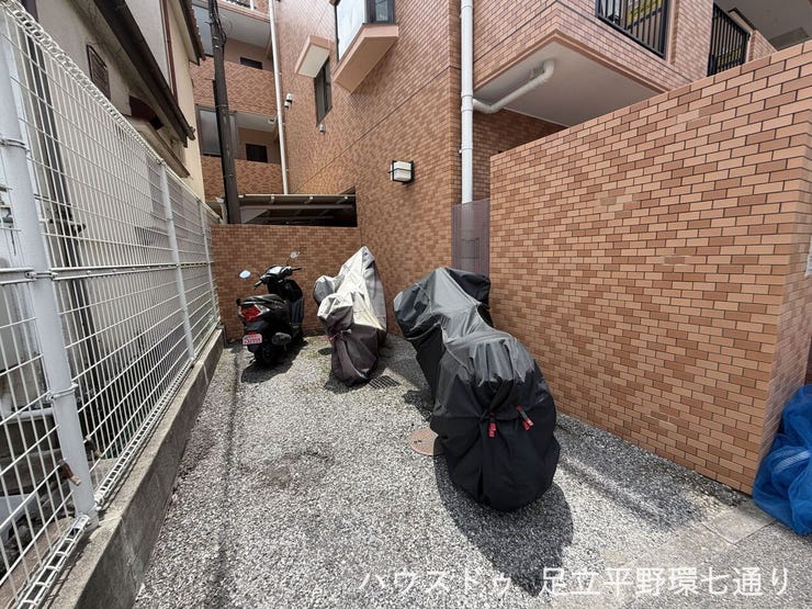 敷地内にバイク置場を確保。大切な愛車を身近に置けて、お出かけも快適です。
