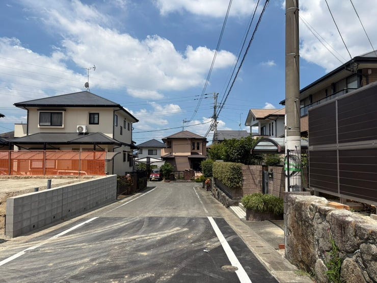 現況と異なる場合は、現況優先となります。
2026年11月完成を予定しております。
【2026.8.1撮影】