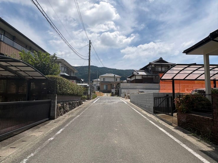 現況と異なる場合は、現況優先となります。
2026年11月完成を予定しております。
【2026.8.1撮影】