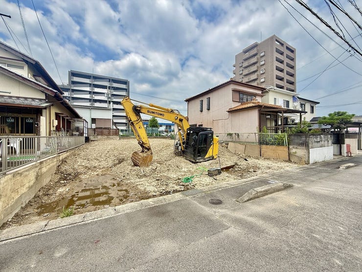 ◇外観写真◇
スーパーやドラッグストア、コンビニなど、毎日の生活に必要な施設が徒歩圏内に充実しています。周辺施設が充実しているかどうかも物件選びにおいては大切なポイントですね。