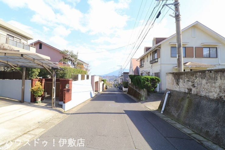 【前面道路】
北側前面道路、大通りから一本入っているため、交通量少なめです