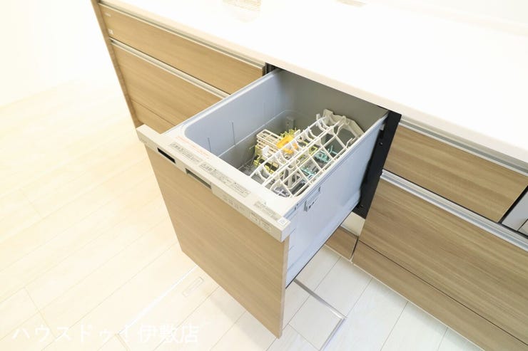【食器洗浄乾燥機(同仕様写真)】
キッチンには人気の食洗機を搭載!
日々の家事の手間を低減してくれます。